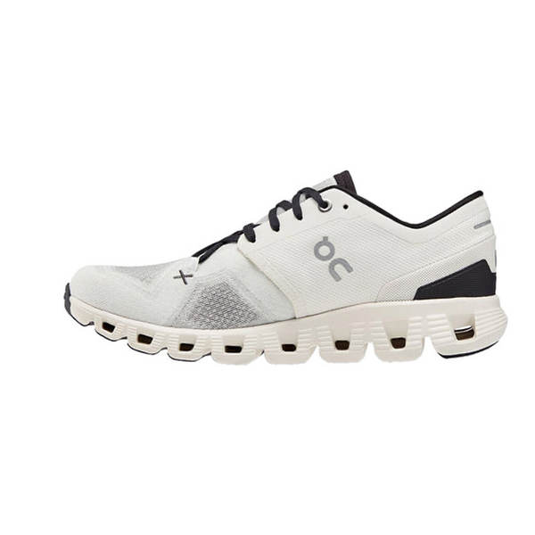 On -Cloud X 3 White/Black (Women)