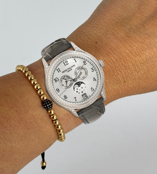 Complications Calatrava Annual Calendar, Moon phase Diamonds