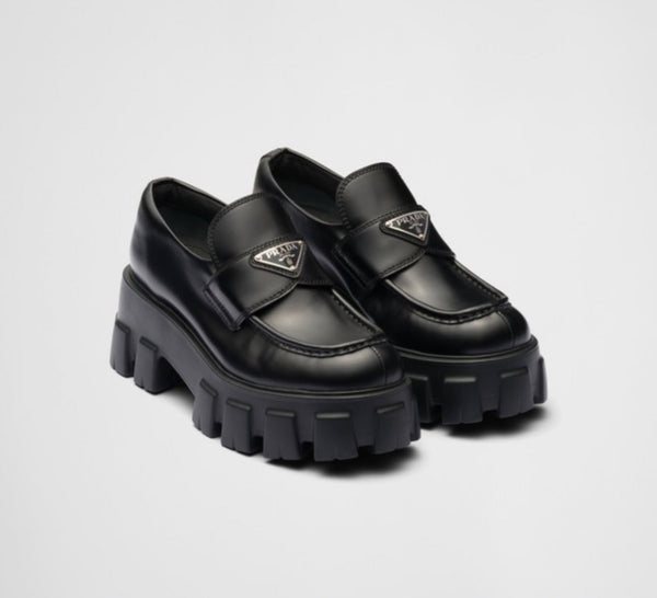 Monolith in brushed leather