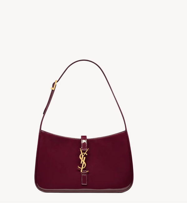 le 5 à 7 in patent leather