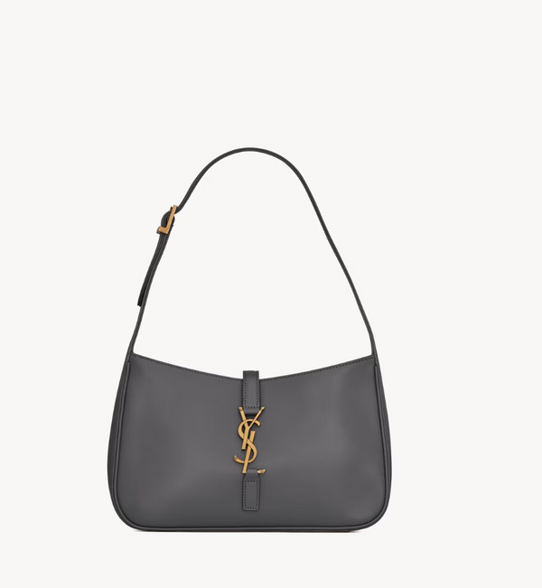 le 5 à 7 in smooth leather