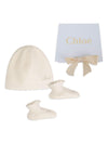 Set berretto e scarpette per neonata Chloé Kids bianco con orlo a smerlo