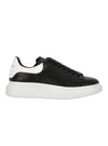Oversize sneaker in black and white