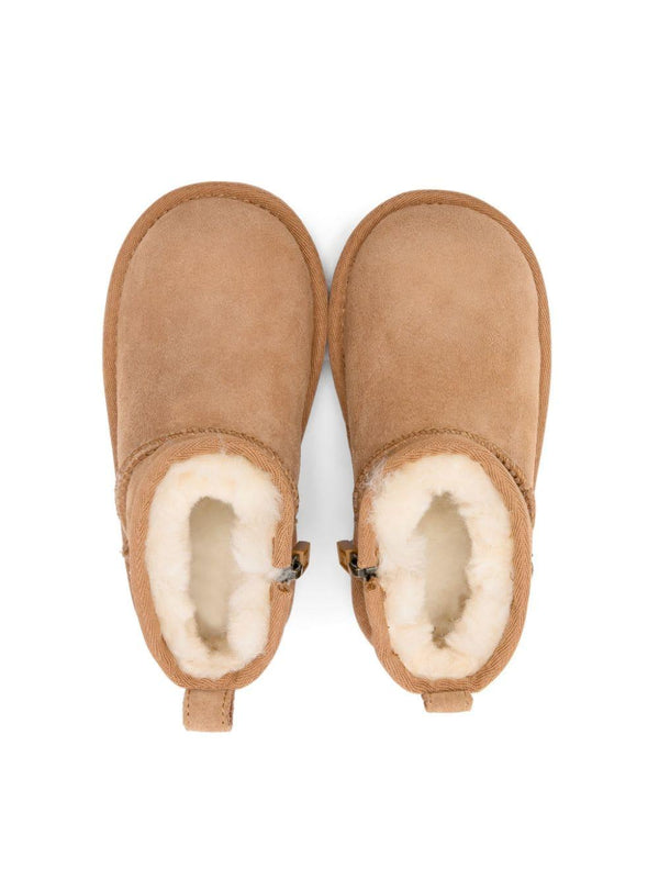 Stivali Classic Ultra Mini per bambina UGG Kids marroni con finitura idrorepellente