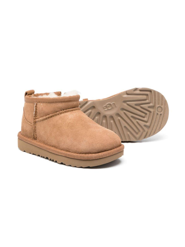 Stivali Classic Ultra Mini per bambina UGG Kids marroni con finitura idrorepellente